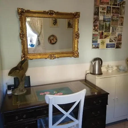 Kwatera prywatna Cozy Single In A Period Property Albese Con Cassano